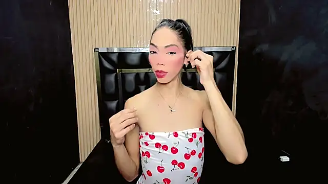 Snapshot of Luna_and_valery chatting on 04-17-26, 07:39 Luna and valery online show from 04-17-26, 07:39