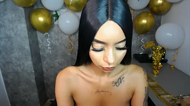Snapshot of Tiffanny chatting on 02-17-25, 04:37 Tiffanny online show from 02-17-25, 04:37