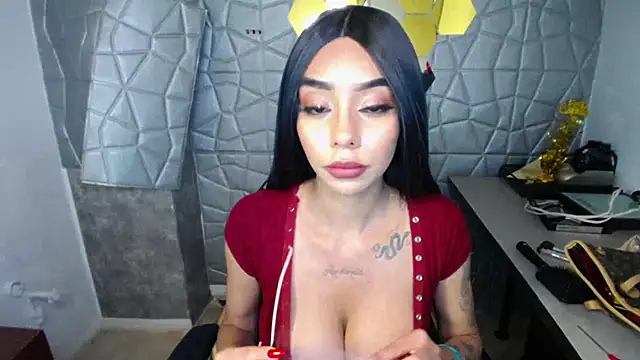 Snapshot of Tiffanny chatting on 03-05-25, 06:45 Tiffanny online show from 03-05-25, 06:45