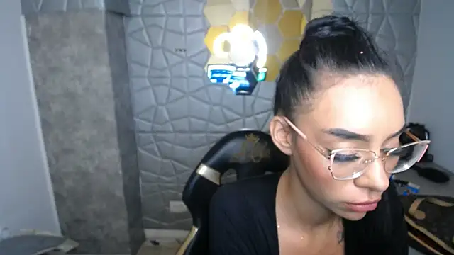 Snapshot of Tiffanny chatting on 03-13-25, 06:56 Tiffanny online show from 03-13-25, 06:56