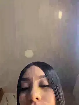 Snapshot of Tiffanny chatting on 06-05-26, 04:24 Tiffanny online show from 06-05-26, 04:24