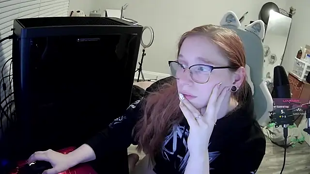 LilyFoxxx online show from 10-17-25, 03:10