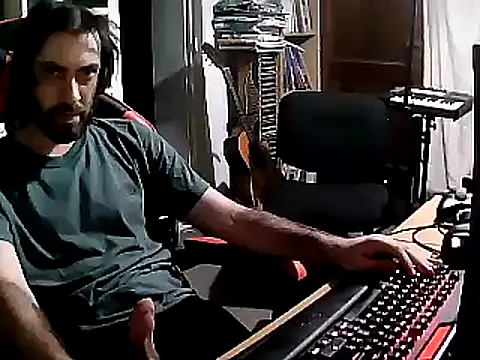 Snapshot of johnwood88 chatting on 02-05-25, 06:56 johnwood88 online show from 02-05-25, 06:56