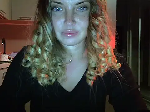 Snapshot of Lucky_Anna chatting on 12-24-24, 05:23 Lucky Anna online show from 12-24-24, 05:23