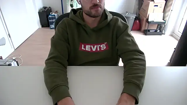 taallguyy 196 online show from 10-29-25, 02:52