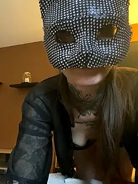 Snapshot of liloucamchaudee chatting on 11-25-25, 09:42 liloucamchaudee online show from 11-25-25, 09:42