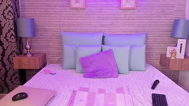 Snapshot of Catalinna_Thompson chatting on 01-09-25, 03:44 Catalinna Thompson online show from 01-09-25, 03:44