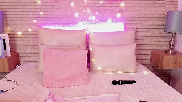 Snapshot of Catalinna_Thompson chatting on 02-08-25, 06:12 Catalinna Thompson online show from 02-08-25, 06:12