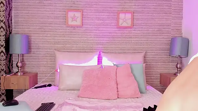 Snapshot of Catalinna_Thompson chatting on 03-18-25, 12:03 Catalinna Thompson online show from 03-18-25, 12:03