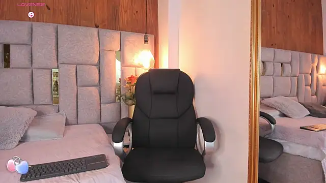 Saori newman online show from 10-17-25, 12:08