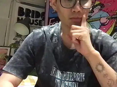 Snapshot of zheng90335 chatting on 11-16-25, 01:49 zheng90335 online show from 11-16-25, 01:49