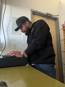 Snapshot of jr91esl chatting on 01-31-25, 08:33 jr91esl online show from 01-31-25, 08:33