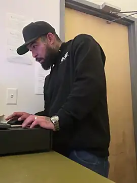 Snapshot of jr91esl chatting on 02-01-25, 02:37 jr91esl online show from 02-01-25, 02:37