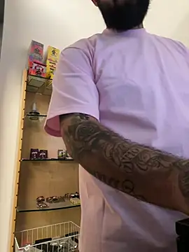 Snapshot of jr91esl chatting on 02-08-25, 01:32 jr91esl online show from 02-08-25, 01:32