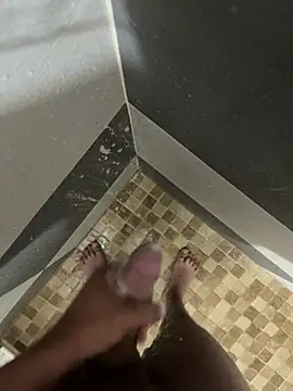 Snapshot of mylovetr1 chatting on 02-12-25, 05:47 mylovetr1 online show from 02-12-25, 05:47