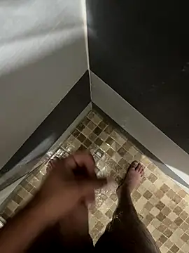 Snapshot of mylovetr1 chatting on 10-31-25, 09:05 mylovetr1 online show from 10-31-25, 09:05