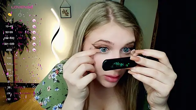 Evacadooo online show from 01-25-25, 02:26