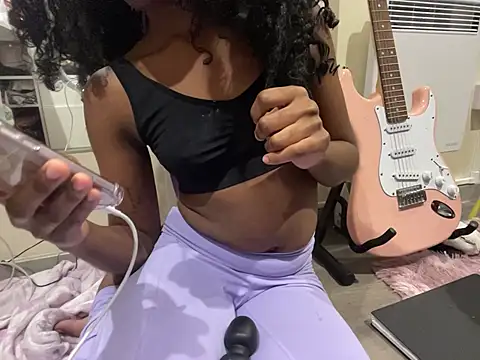 iveedie017 online show from 12-02-25, 01:22