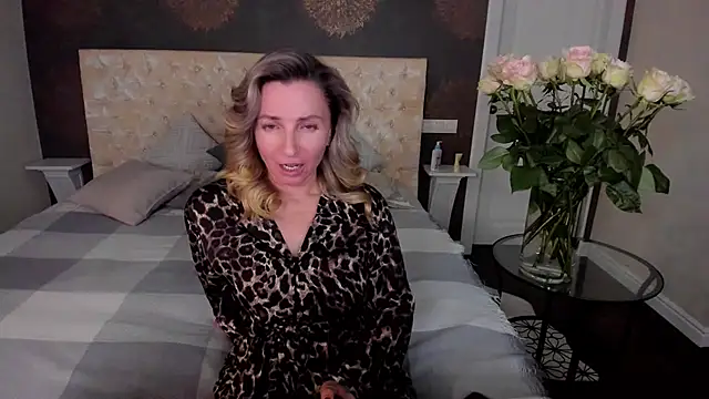 Snapshot of AllisonWilliams chatting on 09-29-25, 05:18 AllisonWilliams online show from 09-29-25, 05:18