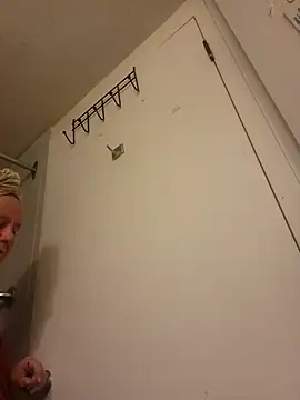 Yourfantasy1379 online show from 10-04-25, 01:58