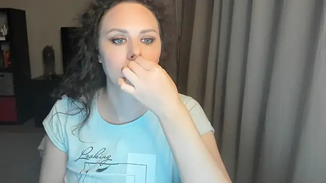 Snapshot of MollyCheiz chatting on 06-04-26, 09:43 MollyCheiz online show from 06-04-26, 09:43