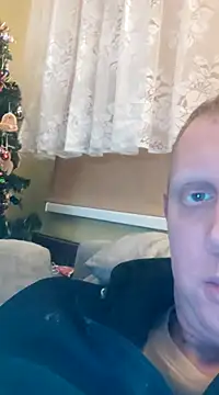 Snapshot of Osmon chatting on 12-28-24, 03:37 Osmon online show from 12-28-24, 03:37