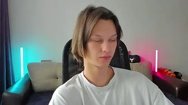 Ostin meow online show from 03-19-26, 03:54