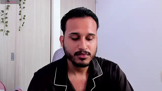 Raf brunette online show from 04-24-26, 01:02