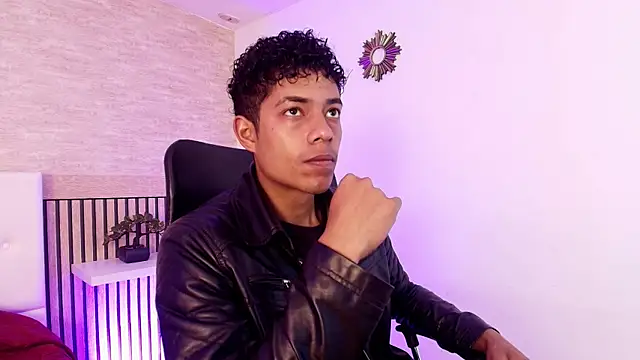 Snapshot of wagz chatting on 12-04-25, 12:25 wagz online show from 12-04-25, 12:25