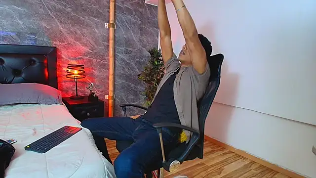 Snapshot of wagz chatting on 12-05-25, 12:14 wagz online show from 12-05-25, 12:14