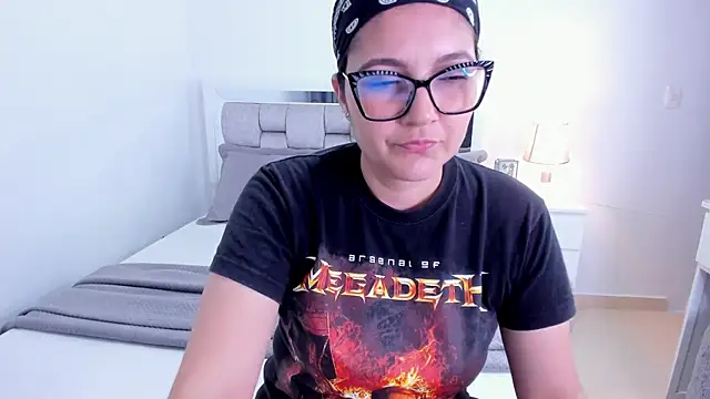 Camilaa bueno online show from 04-16-26, 12:11