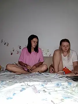 Snapshot of ella_grays chatting on 06-21-26, 05:37 ella grays online show from 06-21-26, 05:37
