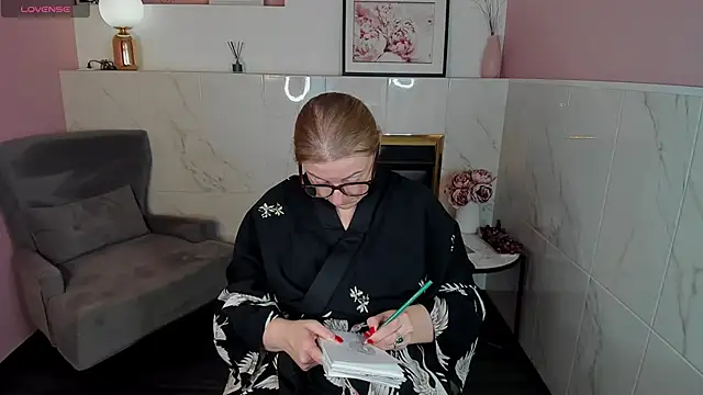 AlexandraKind online show from 01-31-25, 03:20