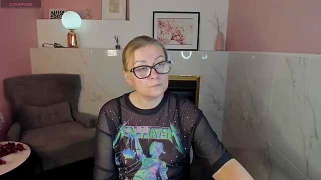 AlexandraKind online show from 02-17-25, 08:41