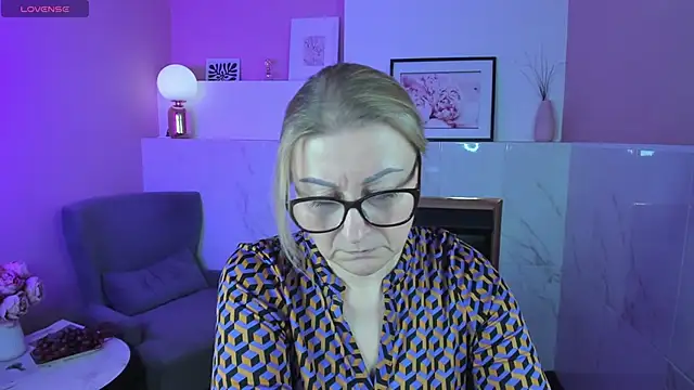 AlexandraKind online show from 02-25-25, 06:14