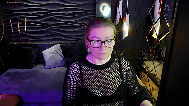 AlexandraKind online show from 03-19-25, 04:45