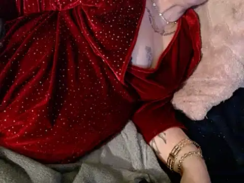 Snapshot of housewife_shantie chatting on 02-14-25, 09:43 housewife shantie online show from 02-14-25, 09:43