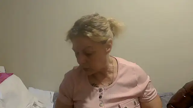 Snapshot of housewife_shantie chatting on 10-05-25, 08:23 housewife shantie online show from 10-05-25, 08:23