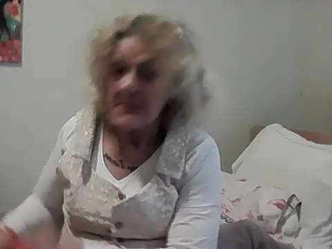 Snapshot of housewife_shantie chatting on 03-28-26, 10:26 housewife shantie online show from 03-28-26, 10:26