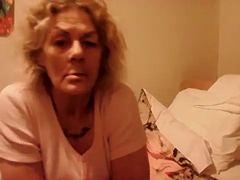 Snapshot of housewife_shantie chatting on 04-08-26, 02:11 housewife shantie online show from 04-08-26, 02:11