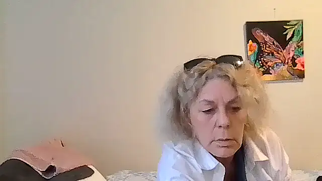 Snapshot of housewife_shantie chatting on 05-06-26, 10:53 housewife shantie online show from 05-06-26, 10:53