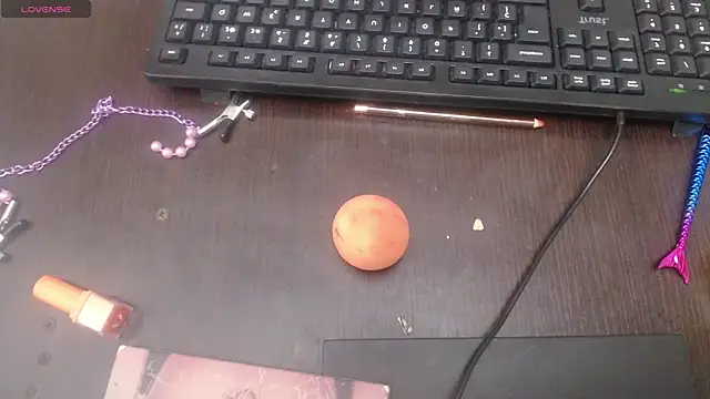 lulu 25  online show from 12-24-24, 04:33