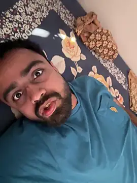 Snapshot of Indiangujjucpl chatting on 10-15-25, 04:23 Indiangujjucpl online show from 10-15-25, 04:23