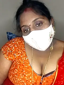 Snapshot of Sexy_Radhikaa chatting on 02-26-25, 08:00 Sexy Radhikaa online show from 02-26-25, 08:00