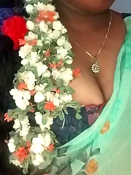 Snapshot of Sexy_Radhikaa chatting on 06-03-26, 02:55 Sexy Radhikaa online show from 06-03-26, 02:55