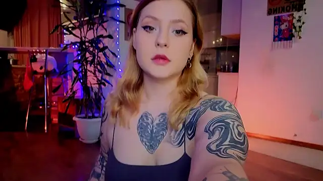 Snapshot of LinaQik chatting on 11-02-25, 05:37 LinaQik online show from 11-02-25, 05:37