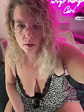 CurvyAnonymousGirl89 online show from 11-13-25, 05:45