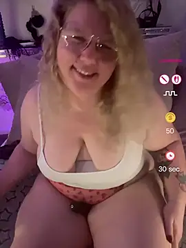 Snapshot of CurvyAnonymousGirl89 chatting on 05-25-26, 07:42 CurvyAnonymousGirl89 online show from 05-25-26, 07:42