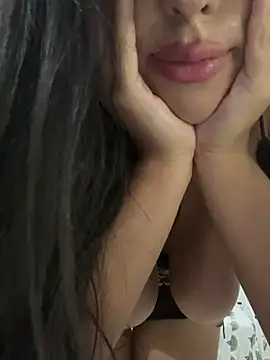 Snapshot of Chloe-antonella chatting on 03-13-25, 04:38 Chloe-antonella online show from 03-13-25, 04:38