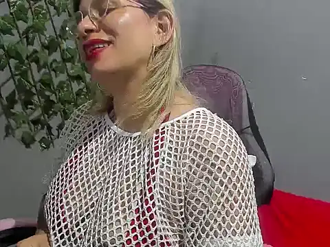 Snapshot of sexy_bigboooty chatting on 12-05-24, 07:05 sexy bigboooty online show from 12-05-24, 07:05